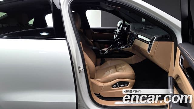 Porsche Cayenne 2020 — Photo 6/20