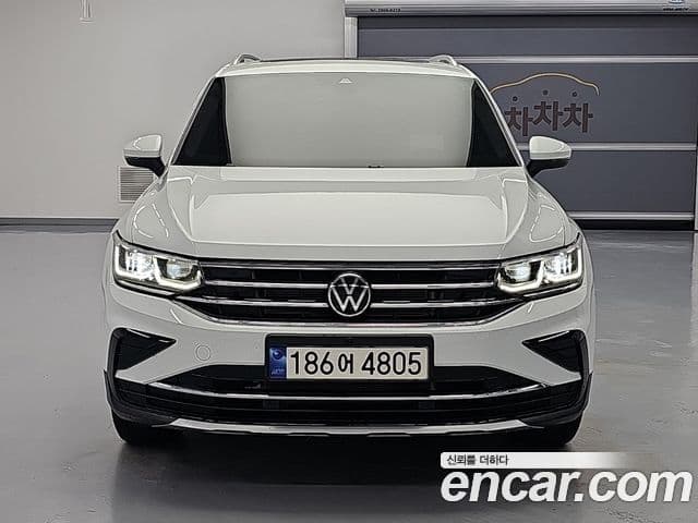 Volkswagen Tiguan 2023 — ფოტო 7/19