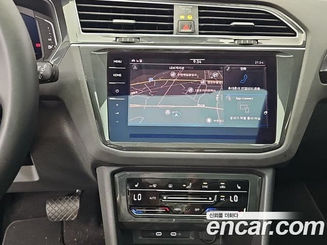 Volkswagen Tiguan 2023 — ფოტო 14/19