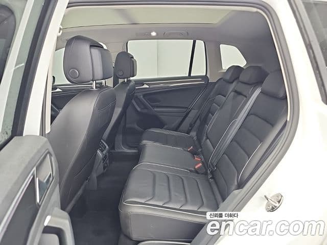 Volkswagen Tiguan 2023 — ფოტო 10/19