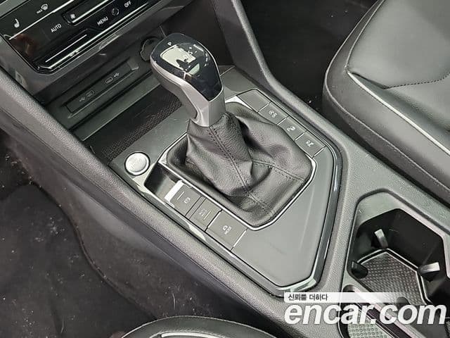 Volkswagen Tiguan 2023 — ფოტო 9/19