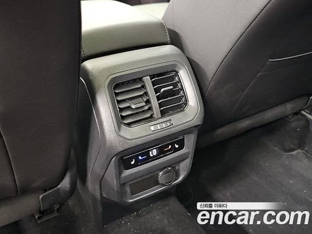 Volkswagen Tiguan 2023 — ფოტო 17/19