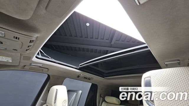 Cadillac Escalade 2022 — Фото 19/20