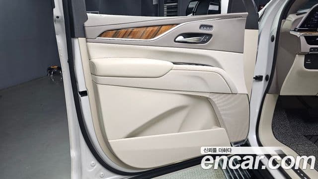 Cadillac Escalade 2022 — Photo 16/39