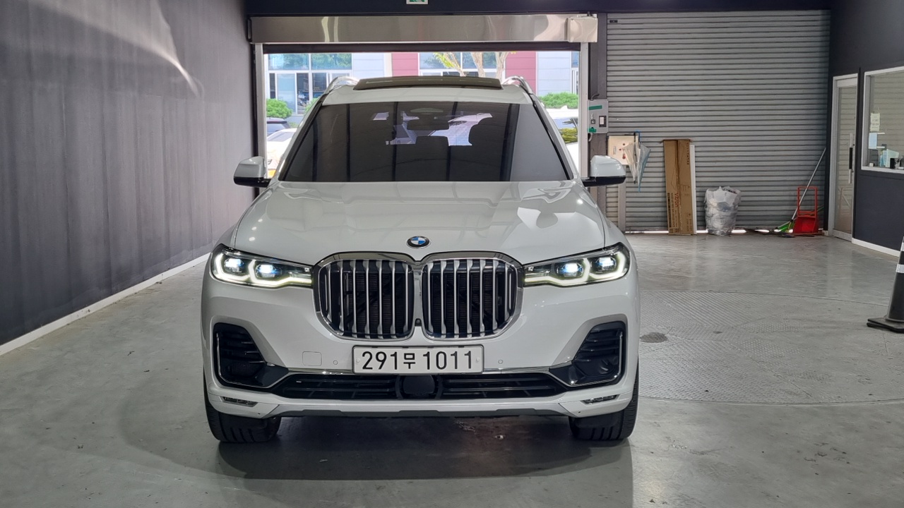 BMW X7 2021 — Photo 3/18