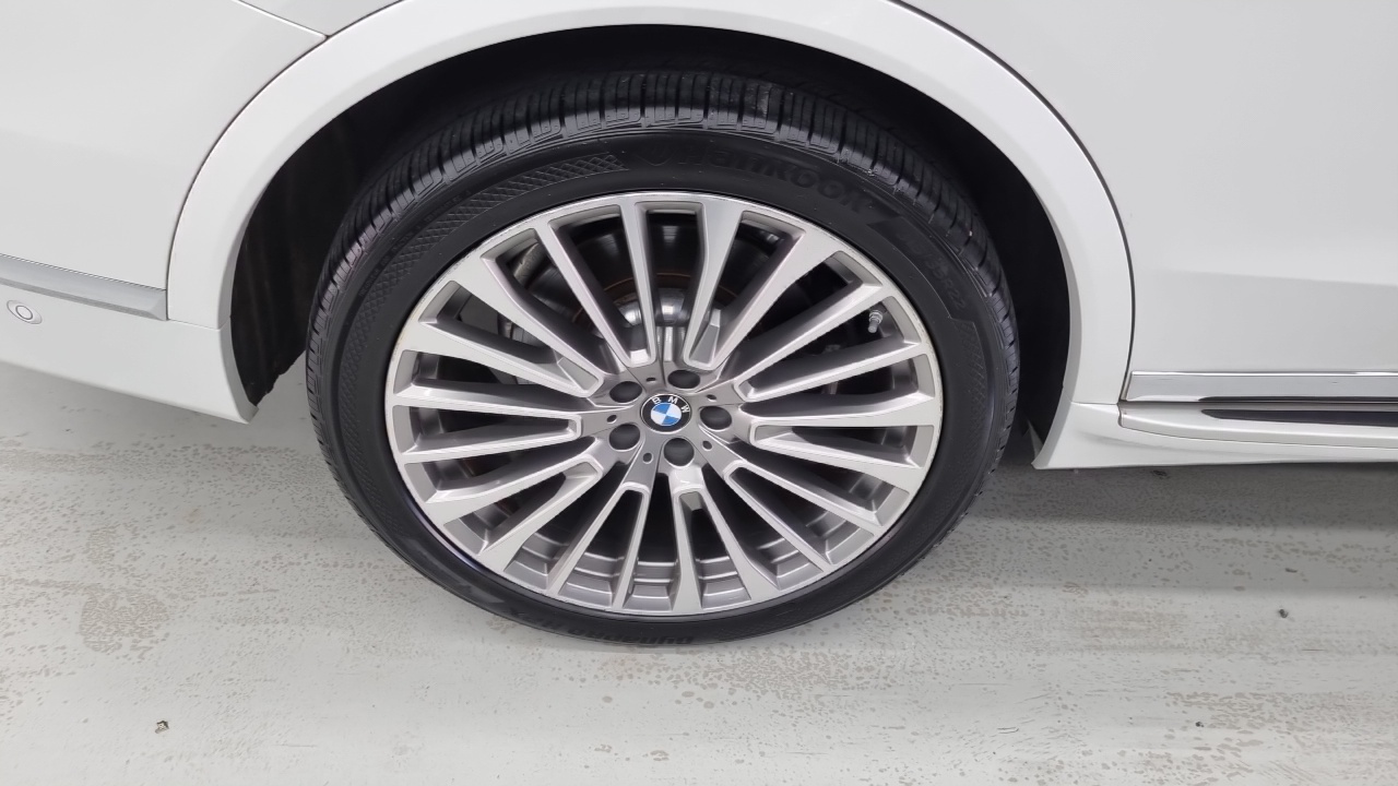 BMW X7 2021 — Photo 15/18