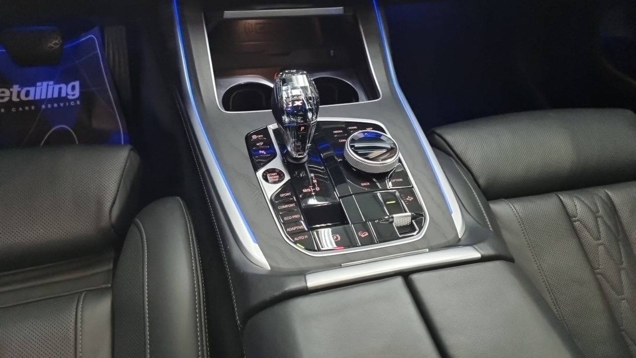 BMW X7 2021 — Photo 4/18