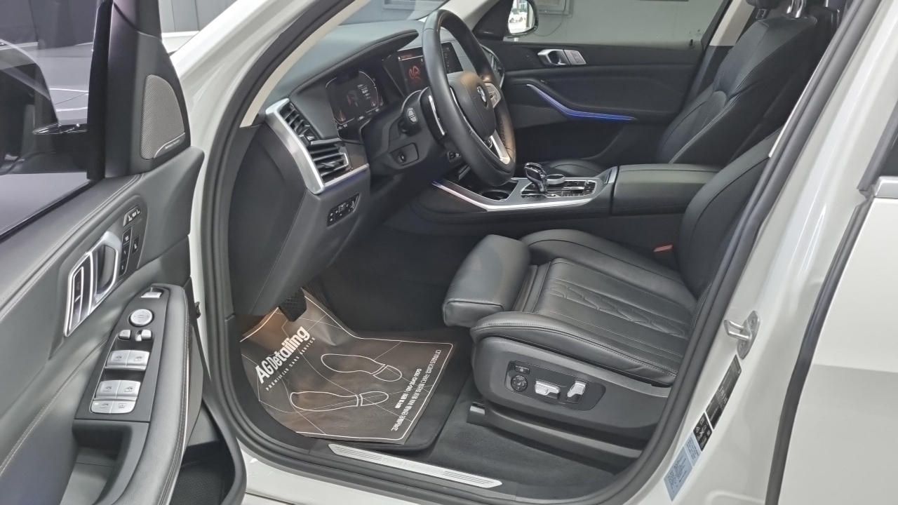 BMW X7 2021 — Photo 16/18