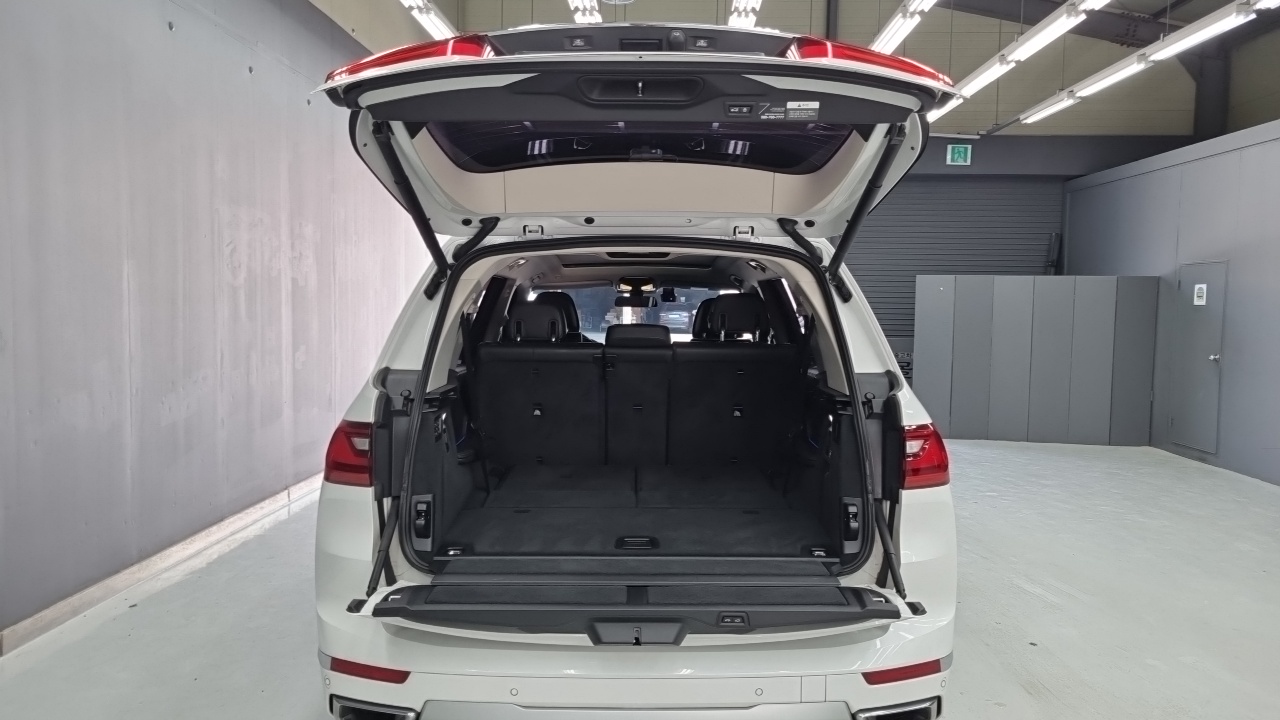BMW X7 2021 — Photo 11/18