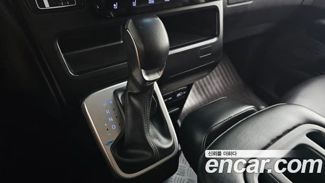 Hyundai Staria 2022 — Photo 13/20