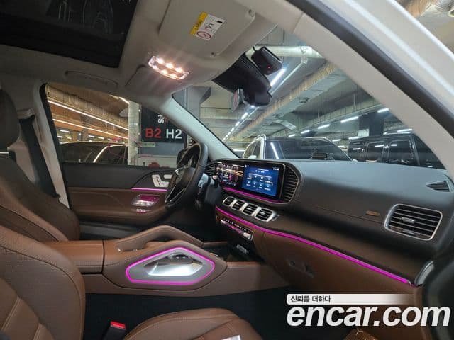 Mercedes-Benz GLE-Class 2025 — Photo 16/20