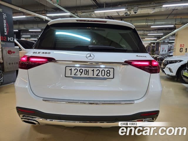 Mercedes-Benz GLE-Class 2025 — Photo 18/20