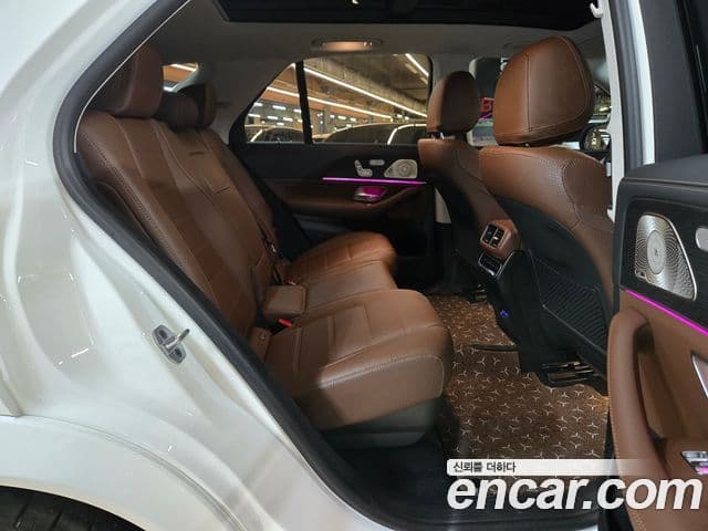 Mercedes-Benz GLE-Class 2025 — Photo 14/20