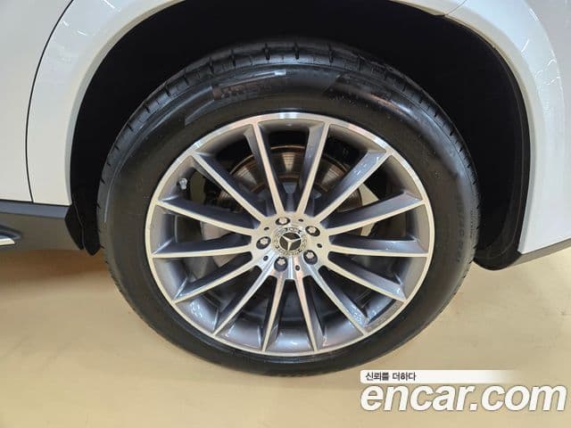Mercedes-Benz GLE-Class 2025 — Photo 6/20
