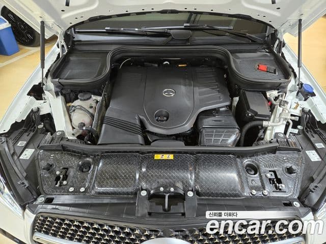 Mercedes-Benz GLE-Class 2025 — Photo 15/20