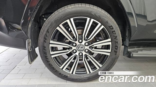 Lexus LX 2025 — Photo 18/34