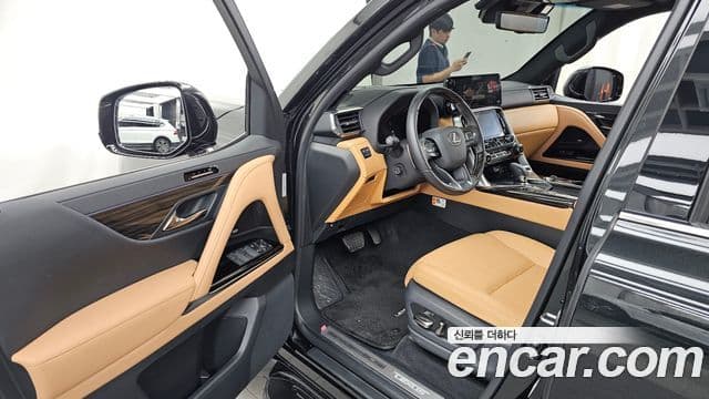 Lexus LX 2025 — Photo 8/34