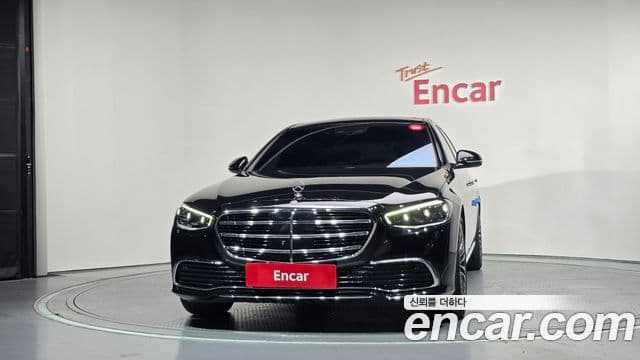 Mercedes-Benz S-Class 2021 — Photo 9/36