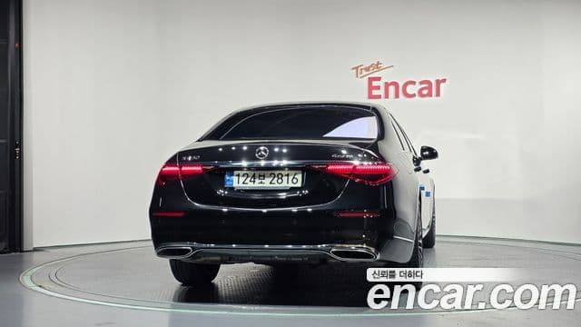 Mercedes-Benz S-Class 2021 — Photo 10/36
