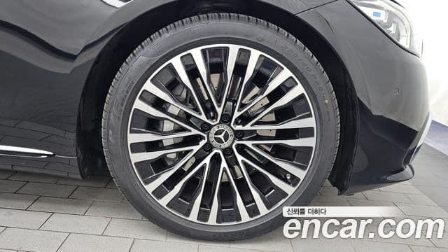 Mercedes-Benz S-Class 2021 — Photo 21/36