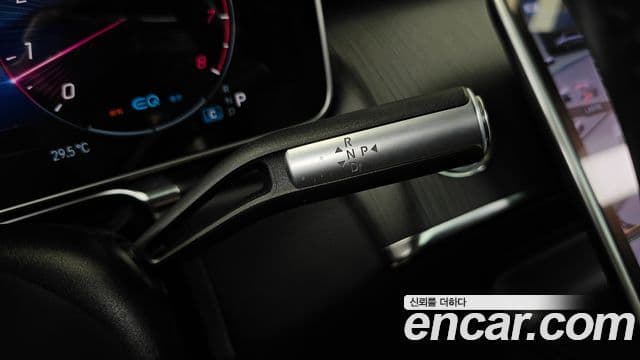 Mercedes-Benz S-Class 2021 — Photo 11/36
