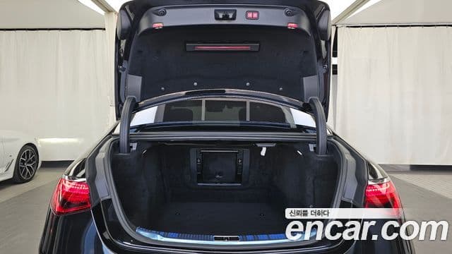 Mercedes-Benz S-Class 2021 — Photo 2/36