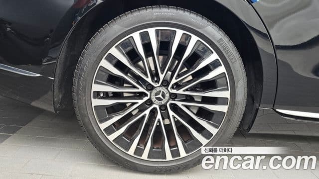 Mercedes-Benz S-Class 2021 — Photo 3/36
