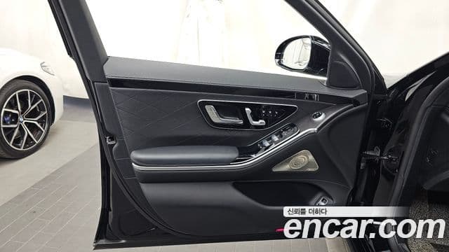 Mercedes-Benz S-Class 2021 — Photo 25/36