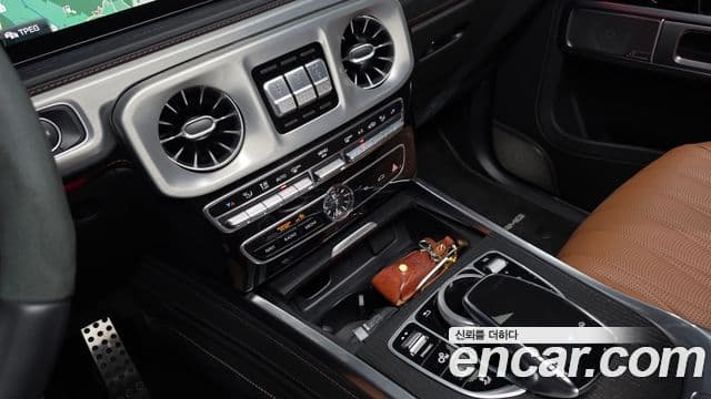 Mercedes-Benz G-Class 2024 — Photo 19/36