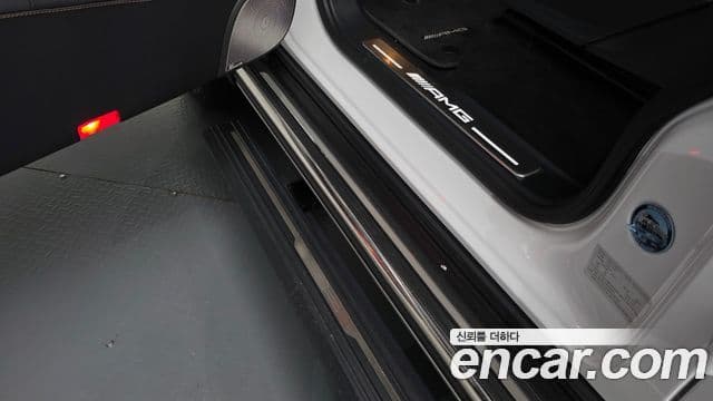 Mercedes-Benz G-Class 2024 — Photo 32/36