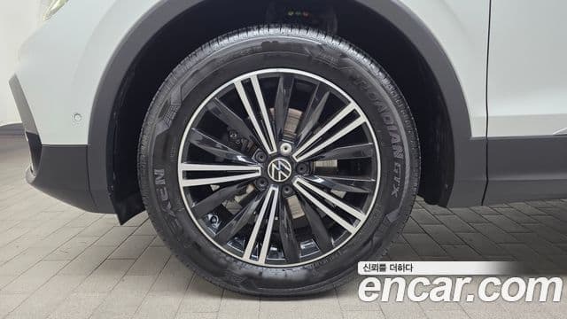 Volkswagen Tiguan 2022 — Photo 9/31