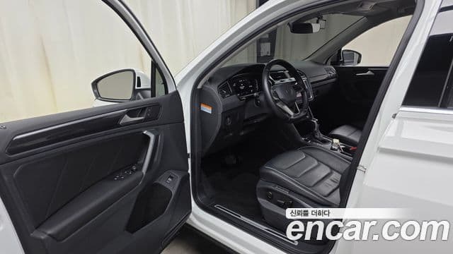 Volkswagen Tiguan 2022 — Photo 24/31