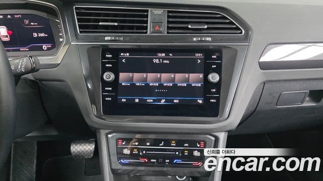 Volkswagen Tiguan 2022 — Photo 25/31