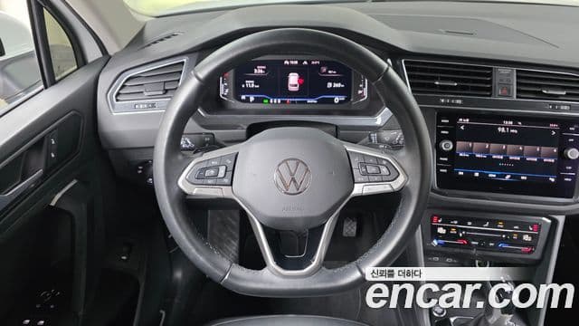 Volkswagen Tiguan 2022 — Photo 17/31