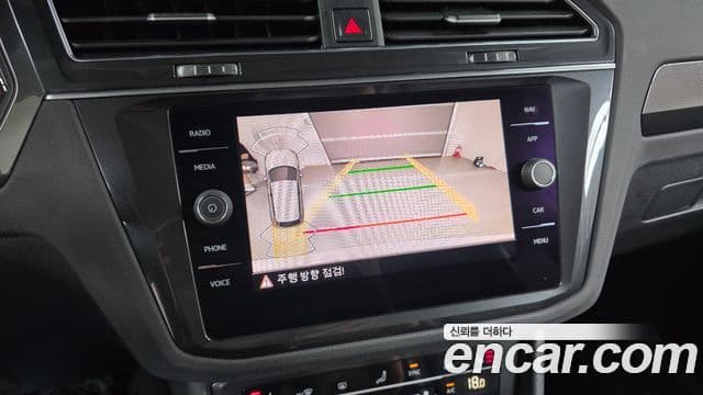 Volkswagen Tiguan 2022 — Photo 16/31