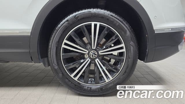 Volkswagen Tiguan 2022 — Photo 13/31