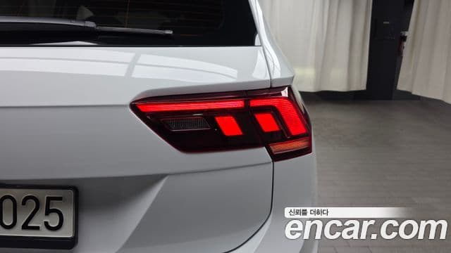 Volkswagen Tiguan 2022 — Photo 2/31