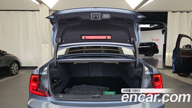 Volvo S90 2018 — ფოტო 16/20