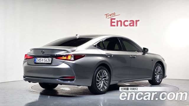 Lexus ES300h 2025 — ფოტო 7/33