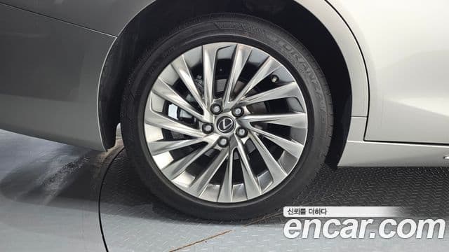 Lexus ES300h 2025 — ფოტო 6/33