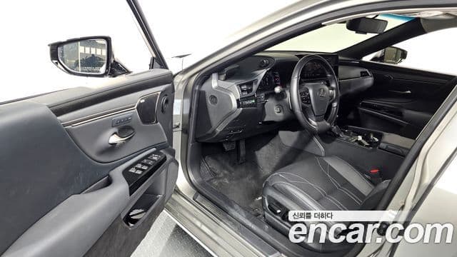 Lexus ES300h 2025 — ფოტო 21/33