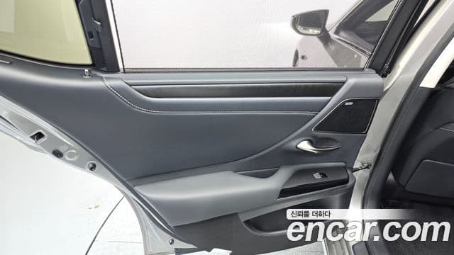 Lexus ES300h 2025 — ფოტო 22/33