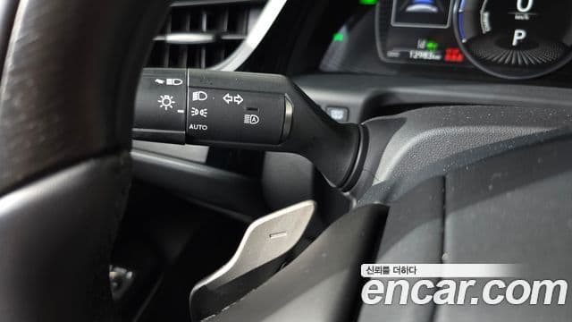 Lexus ES300h 2025 — ფოტო 26/33