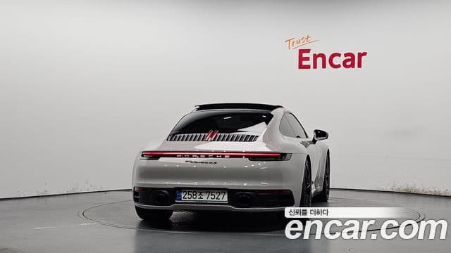 Porsche 911 2020 — Photo 13/35