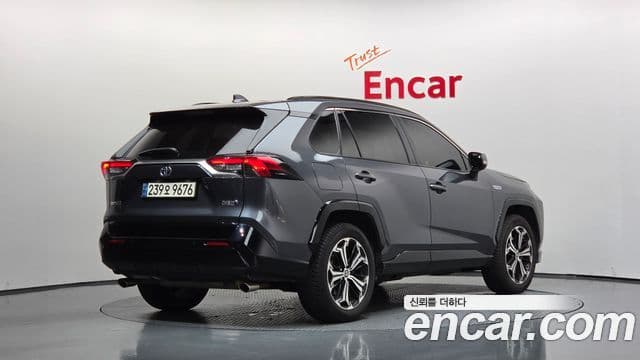Toyota RAV4 2023 — Şəkil 18/35
