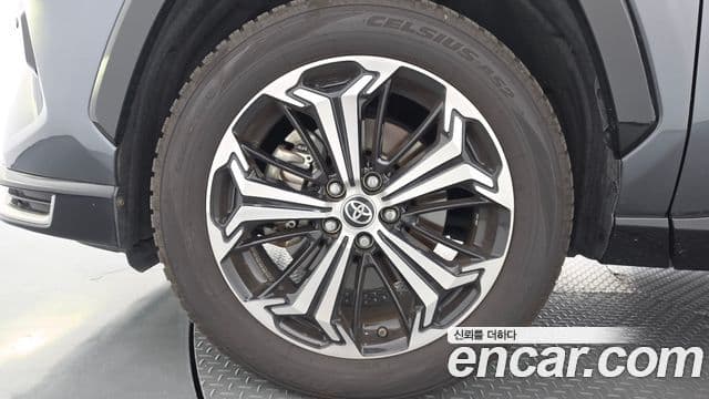Toyota RAV4 2023 — Şəkil 25/35