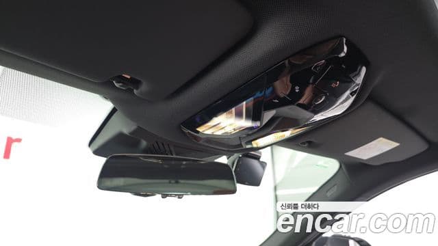 BMW 5 Series 2025 — Photo 16/32
