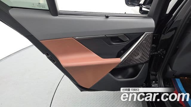 BMW 5 Series 2025 — Photo 29/32