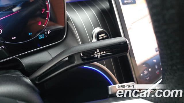 Mercedes-Benz GLC-Class 2026 — Photo 10/32