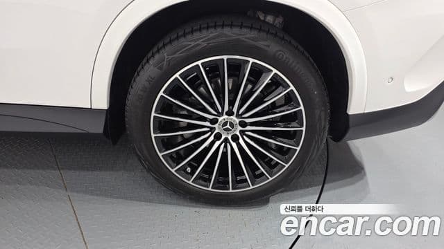 Mercedes-Benz GLC-Class 2026 — Photo 15/32